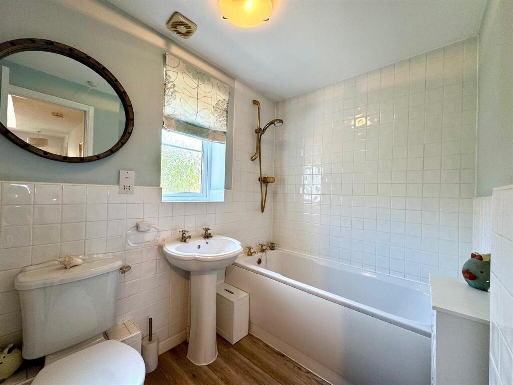 FAMILY BATHROOM