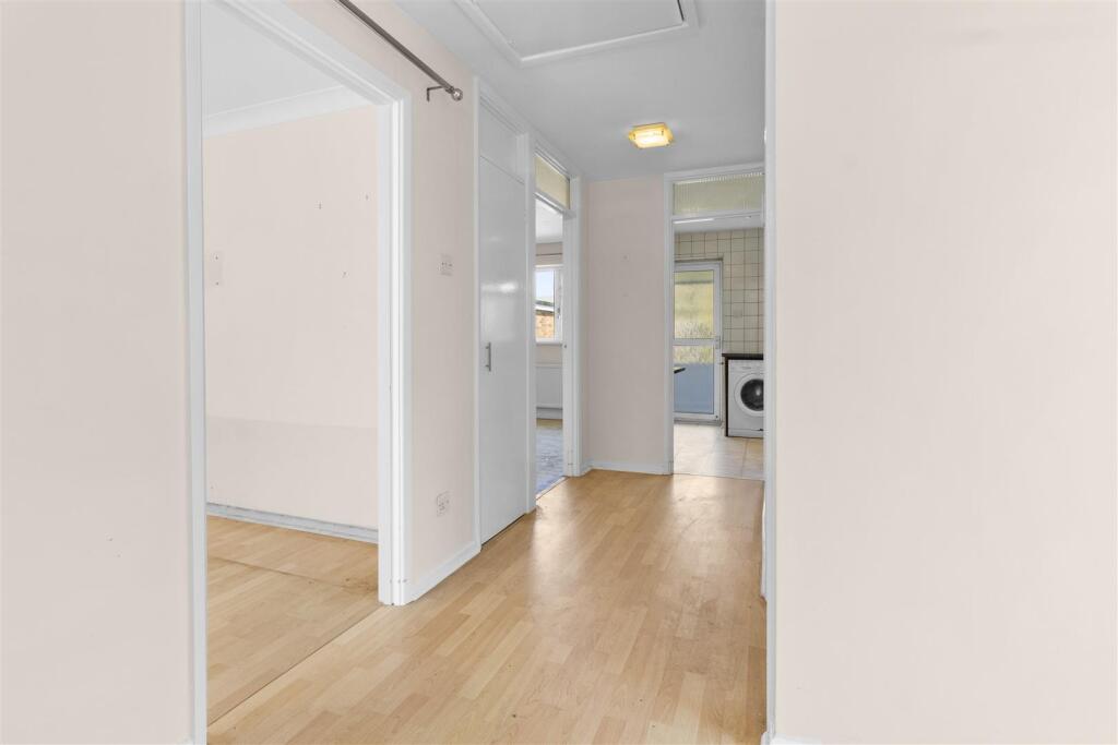 entrance hall #2.jpg