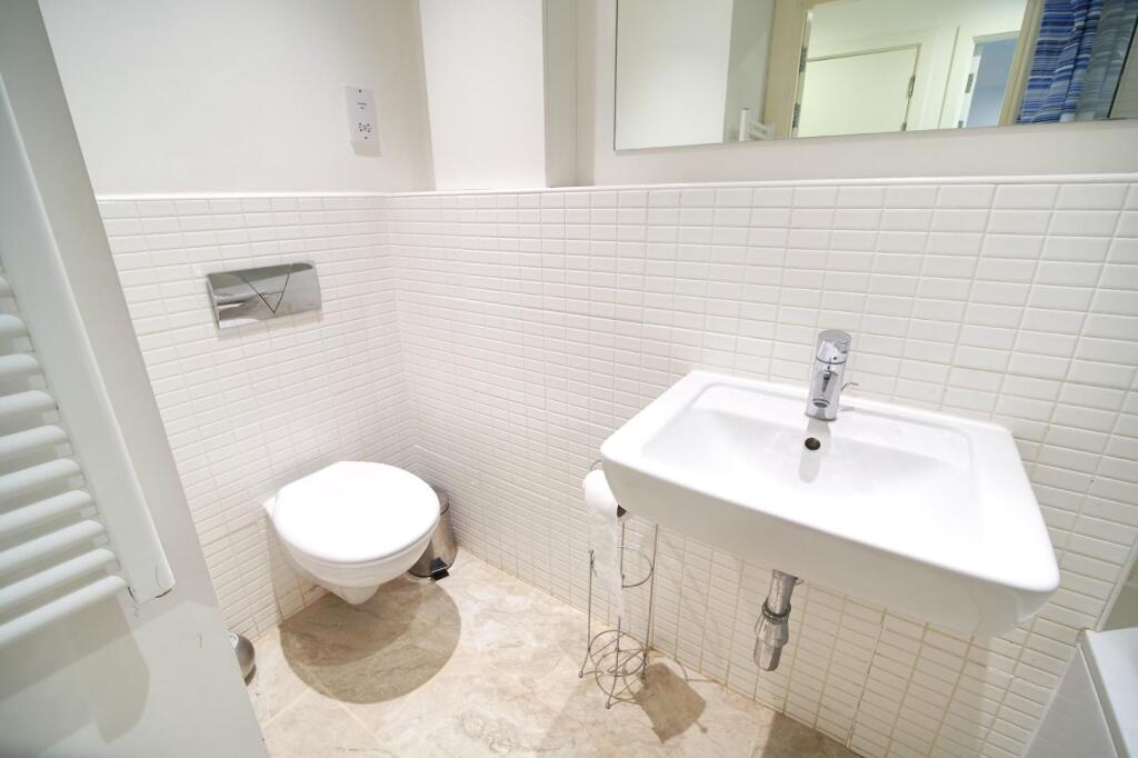 Bathroom Ang2.jpg