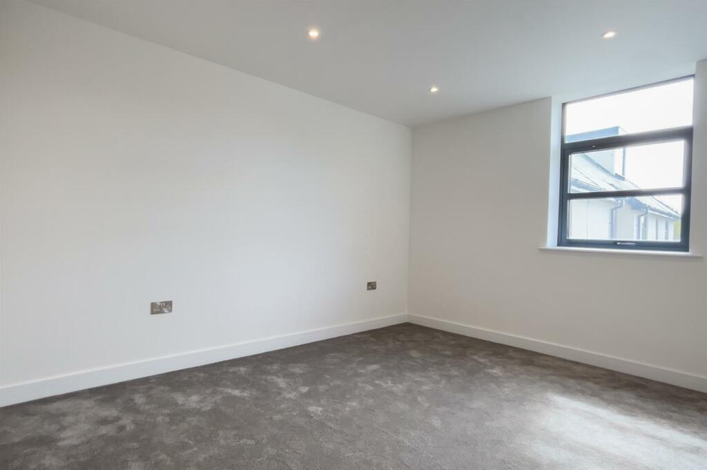 Bedroom 1.jpg