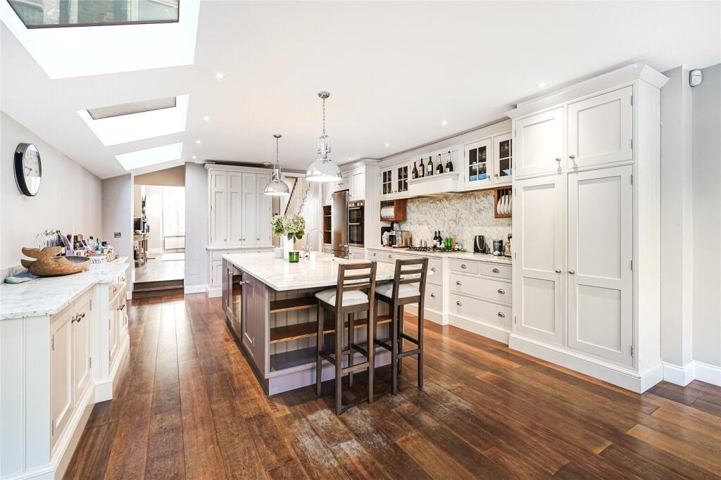 Kitchen/Dining Area