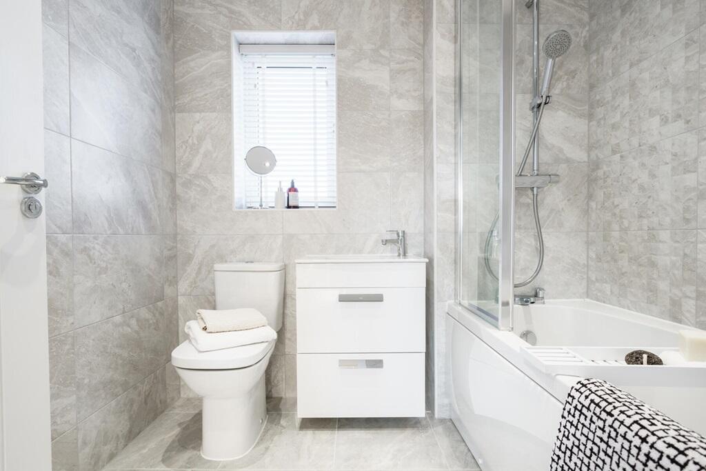 Energy-efficient family bathroom