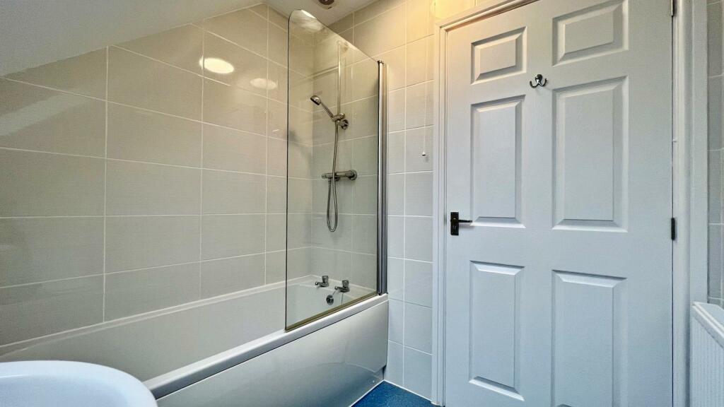 Bathroom 2.jpg