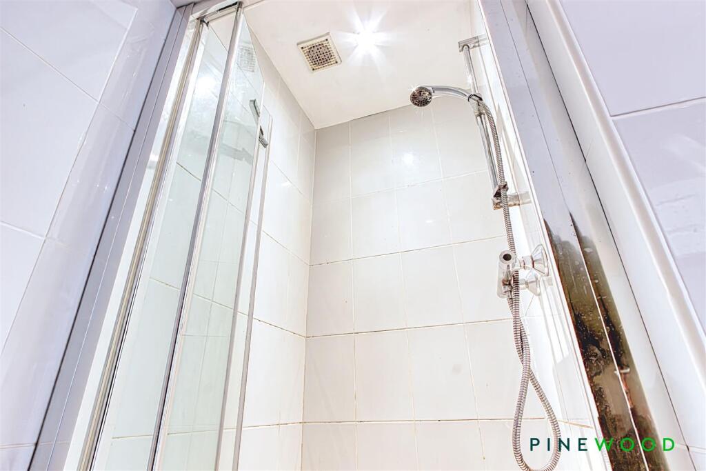RFLOOR SHOWER ROOM