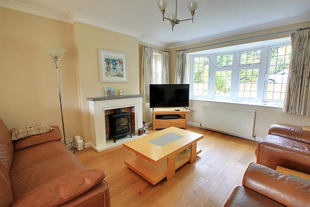 Living Room.jpg