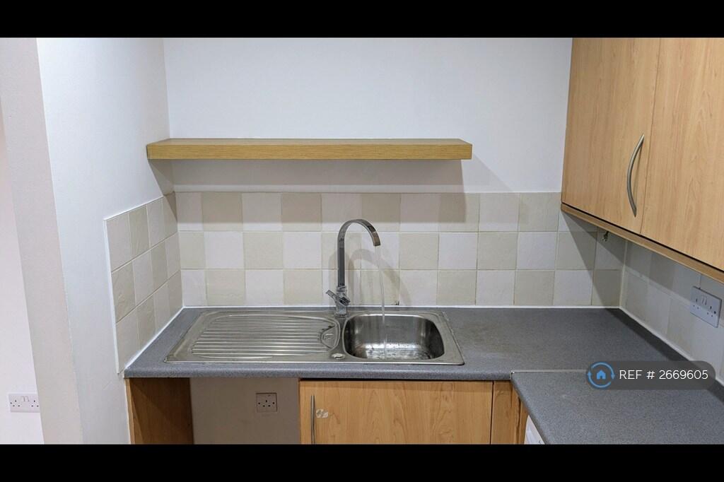 Spacious Sink Area With Great Water Pressure