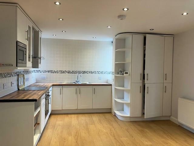 Kitchen 1.jpg