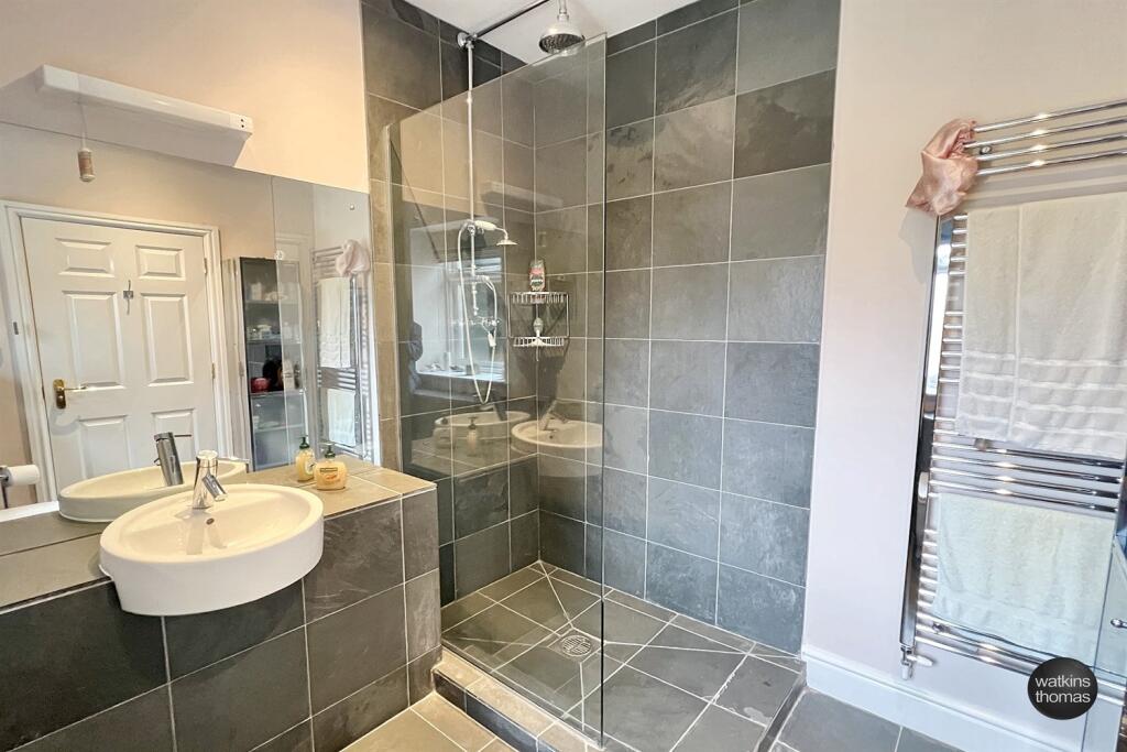 en suite shower room