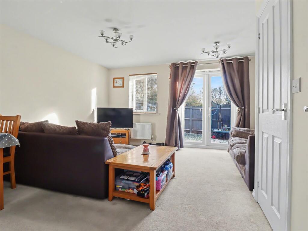 sitting/dining room