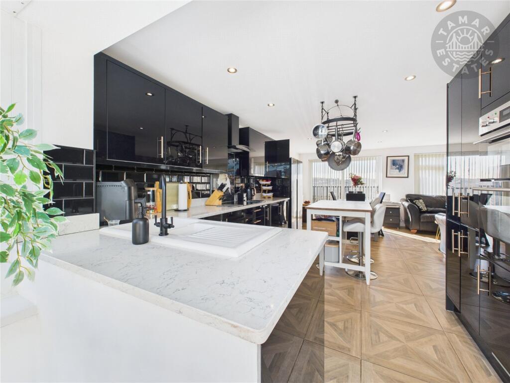 Kitchen/Living Area