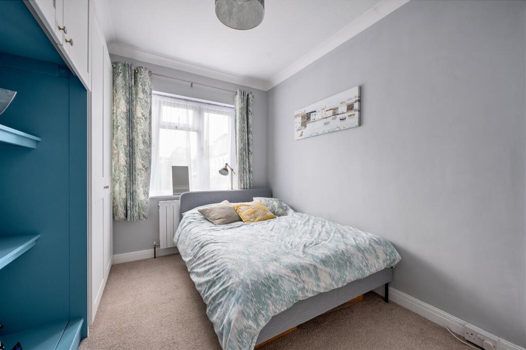 Greenstead Avenue, IG8