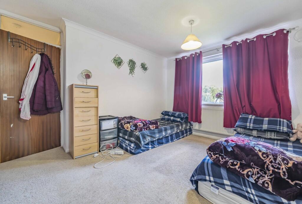 1371607-4-68fb95f...