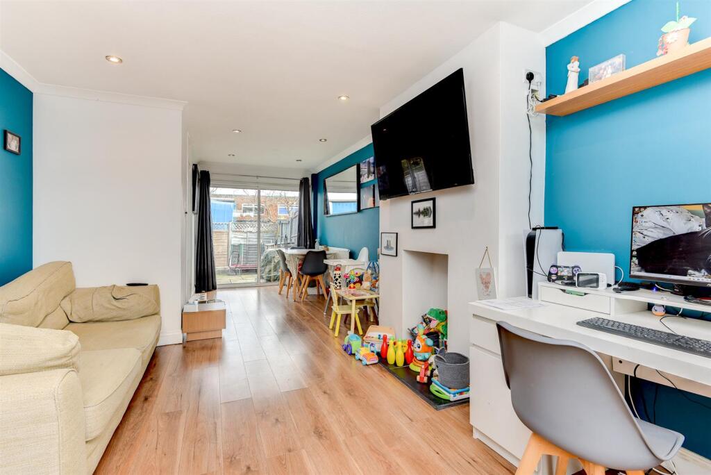 For Sale by Aspire Residential | Wolstenbury Road