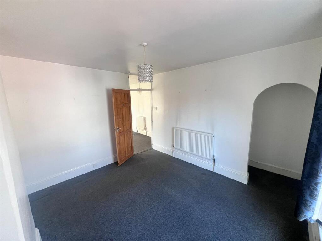 Bedroom 1.jpg
