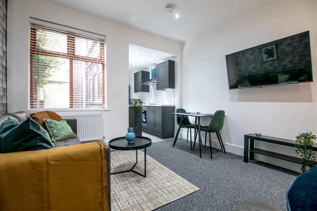 10 Cromwell St (6...