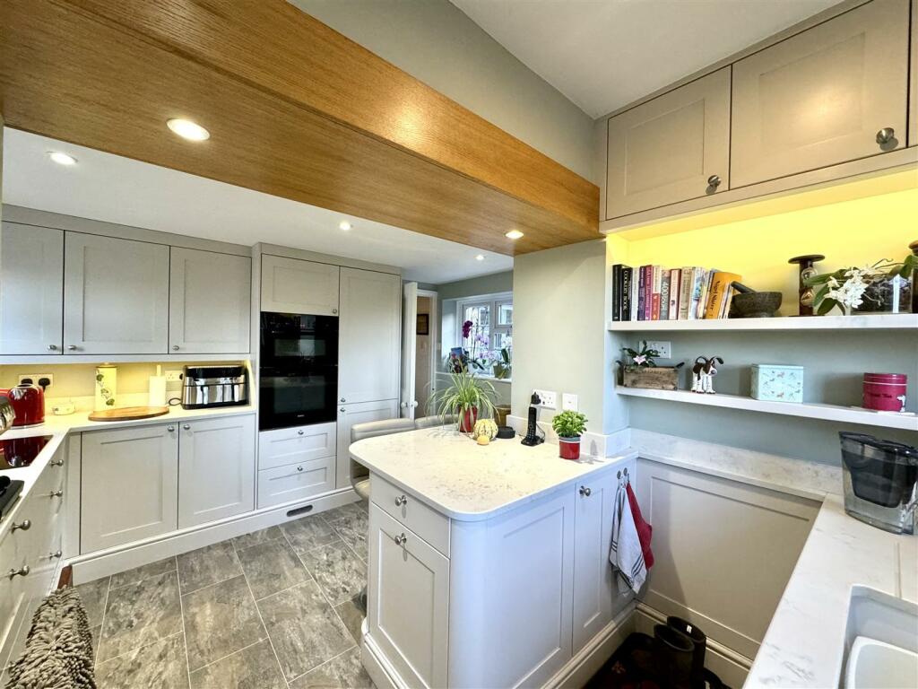 KITCHEN/BREAKFAST ROOM