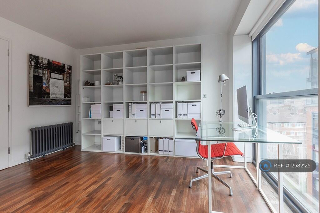 Bedroom 2/Study