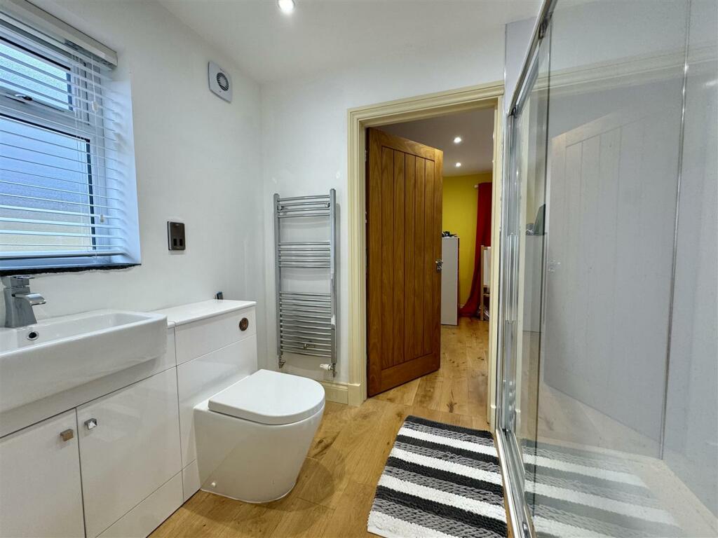 JACK &amp; JILL SHOWER ROOM