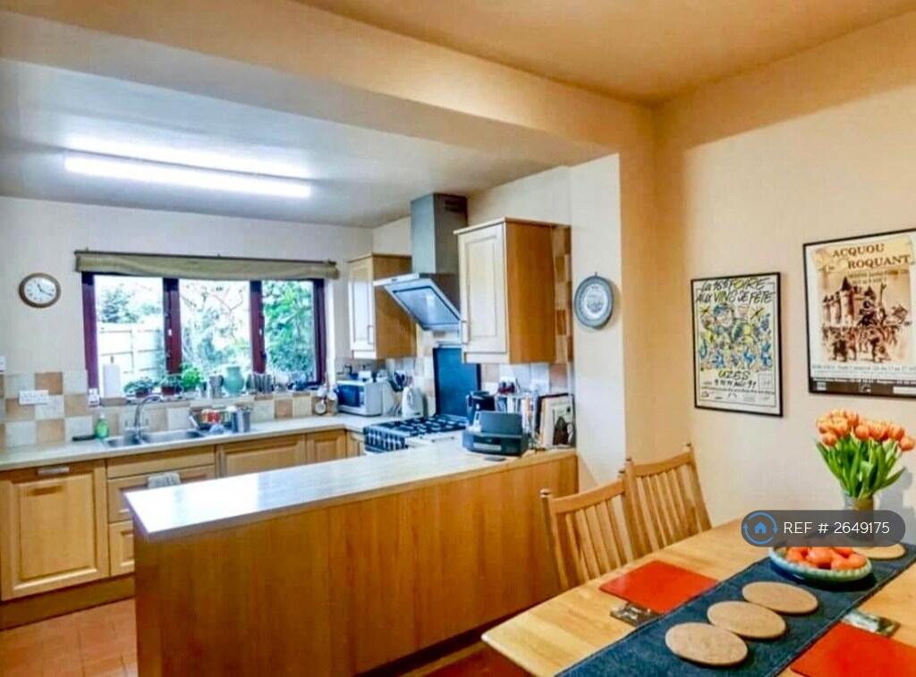 Kitchen/Dining Area