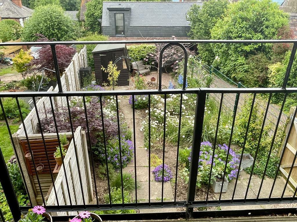 Balcony (off the kitchen)