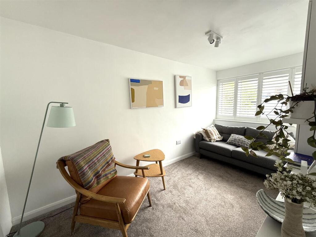 17 finches bed 1.jpeg