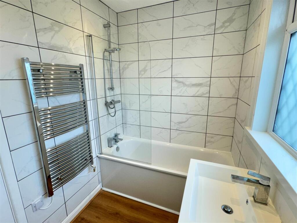 18 Whitegate Road Bathroom