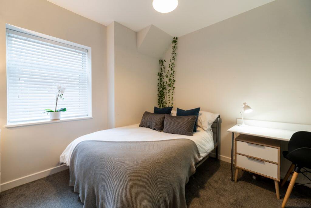 51ST - Bedroom