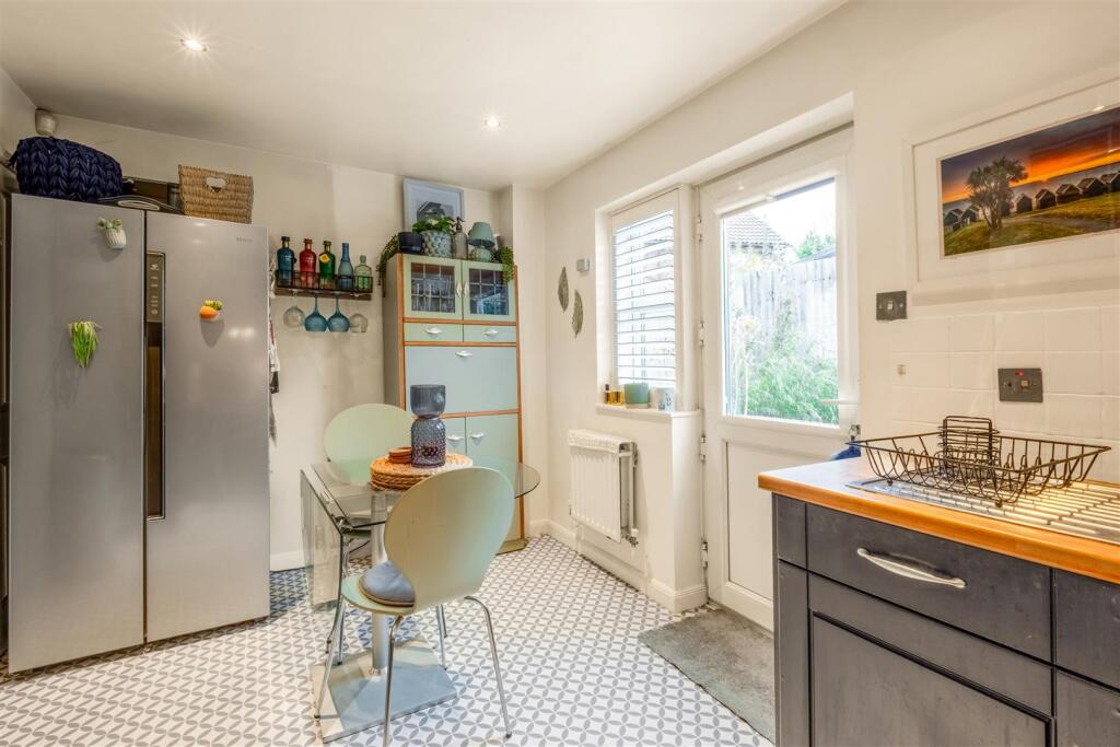 9 Blackthorn Close_5.jpg