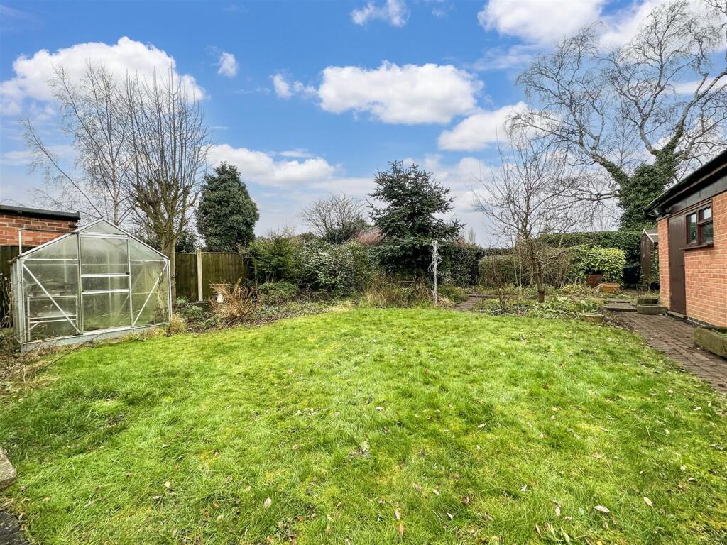 Private Established Garden 063
