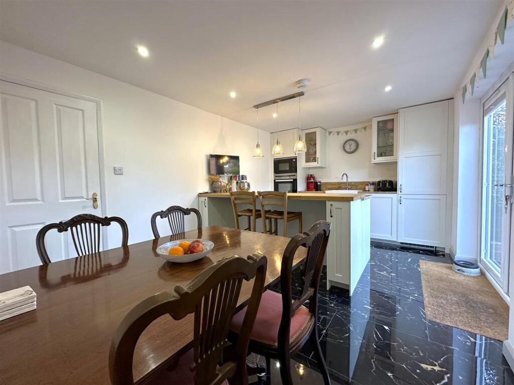 STUNNING Dining Kitchen 887