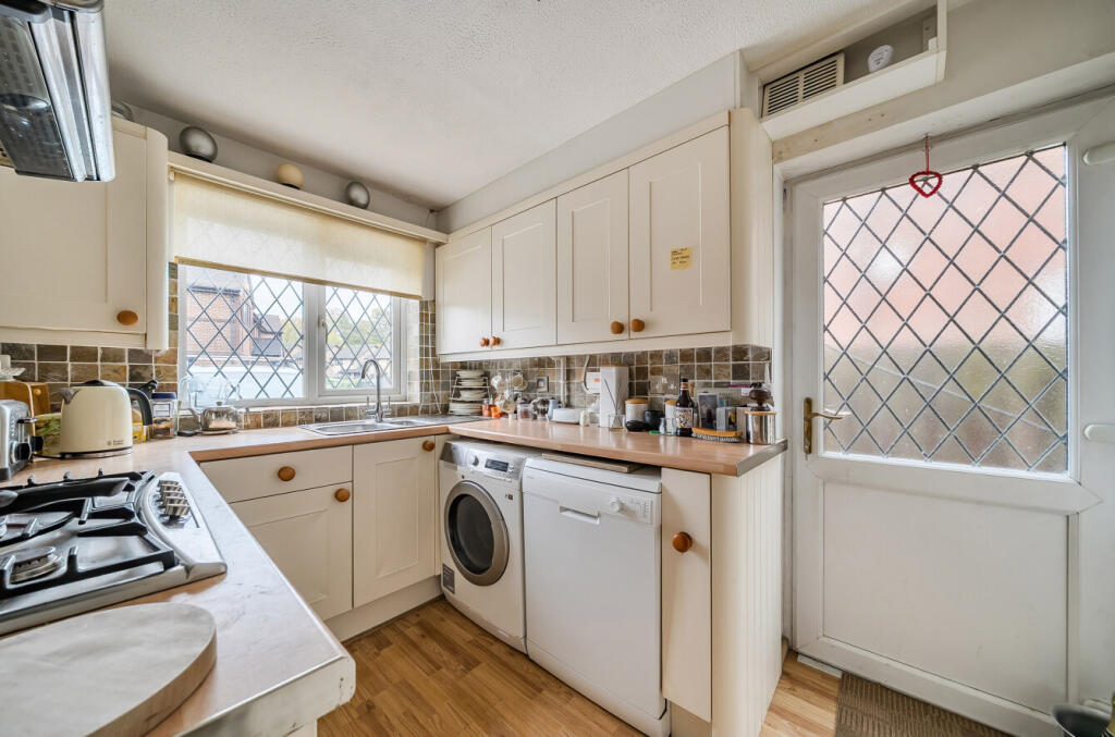 1372907-7-69023a6...