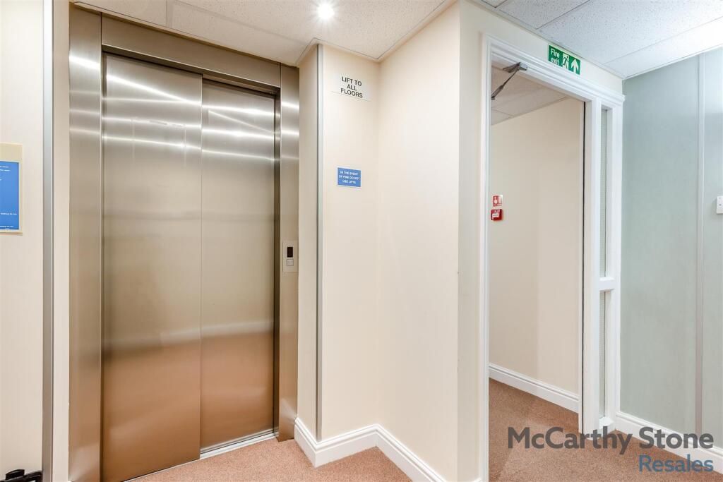8640072-interior10.jpg