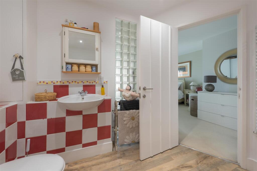 North Quay, Conyer, Sittingbourne