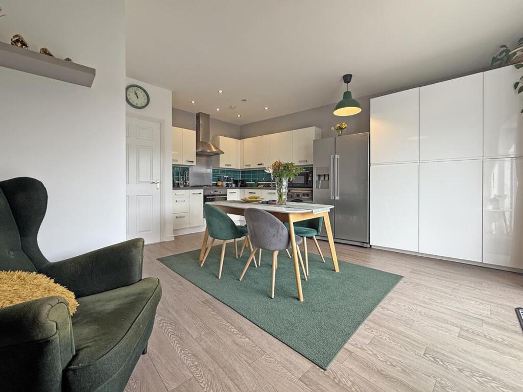 Coscombe Circus 25 - Kitchen Dining Area.jpg