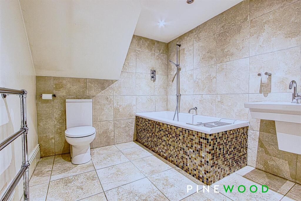 BED 1 - ENSUITE BATHROOM