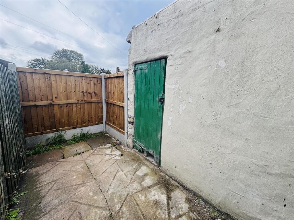 Gardens &amp; Garden Store