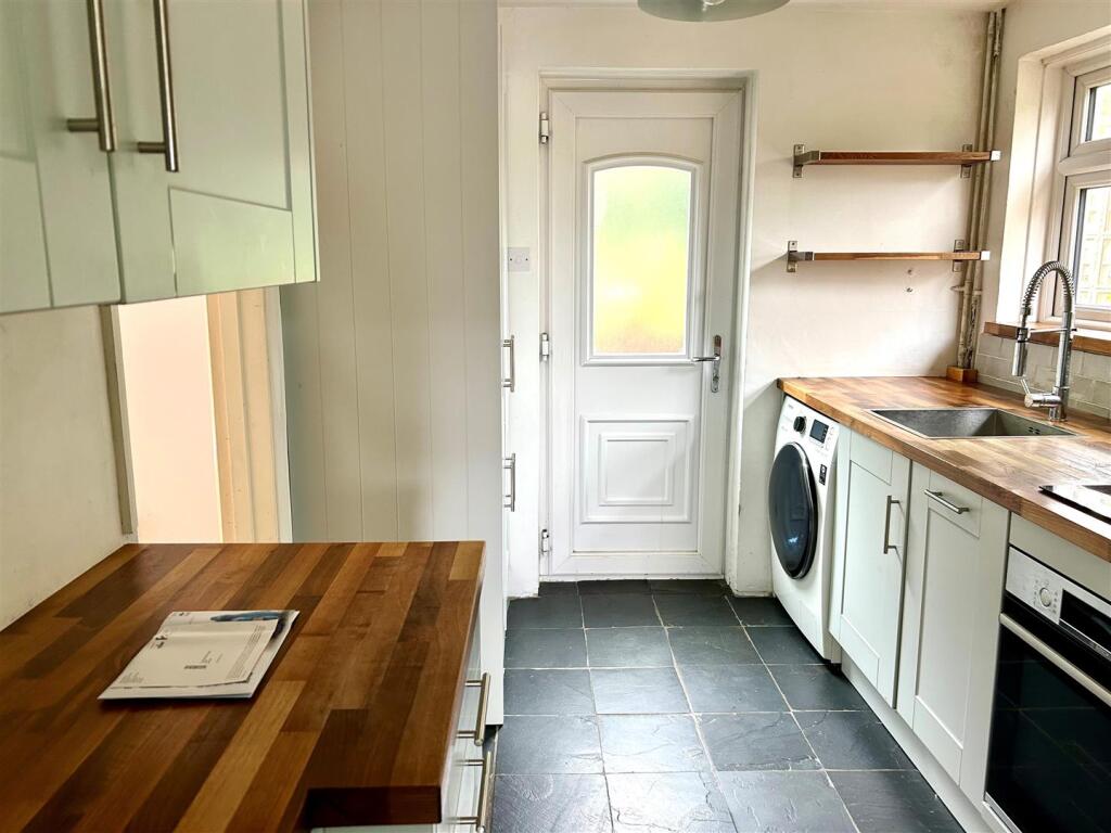 Chichester Close 3 kitchen.jpg