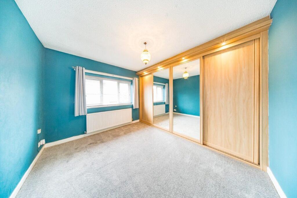 22 Coniston Ave bedroom 1.jpg