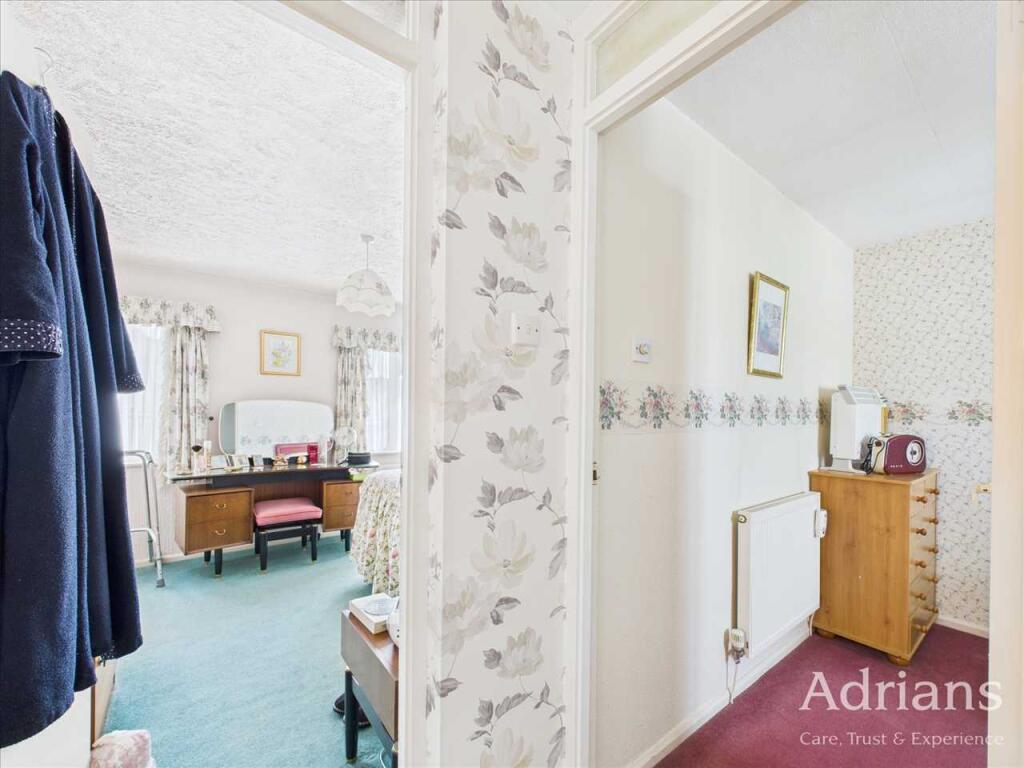 FIRST FLOOR LANDING