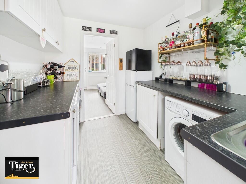 CAM02176G0-PR0550...