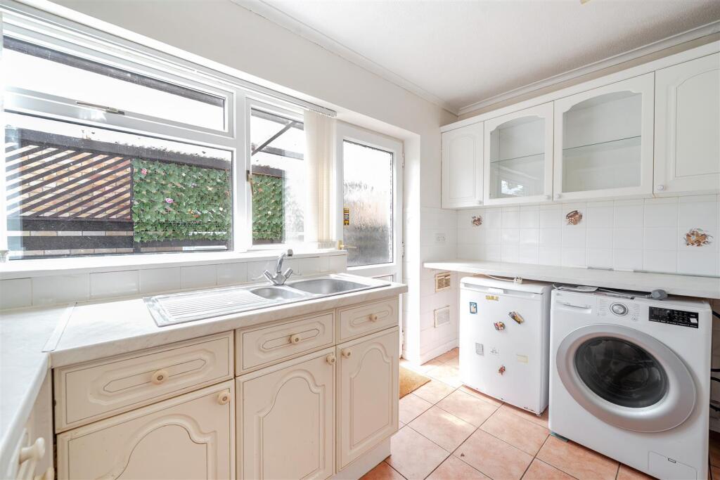 15 Simons Walk, Pattishall (9).jpg