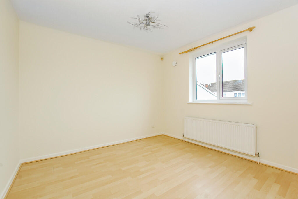 185 ROCHFORD GARD...