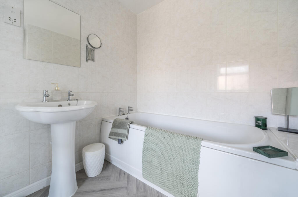 1342209-15-689f63...