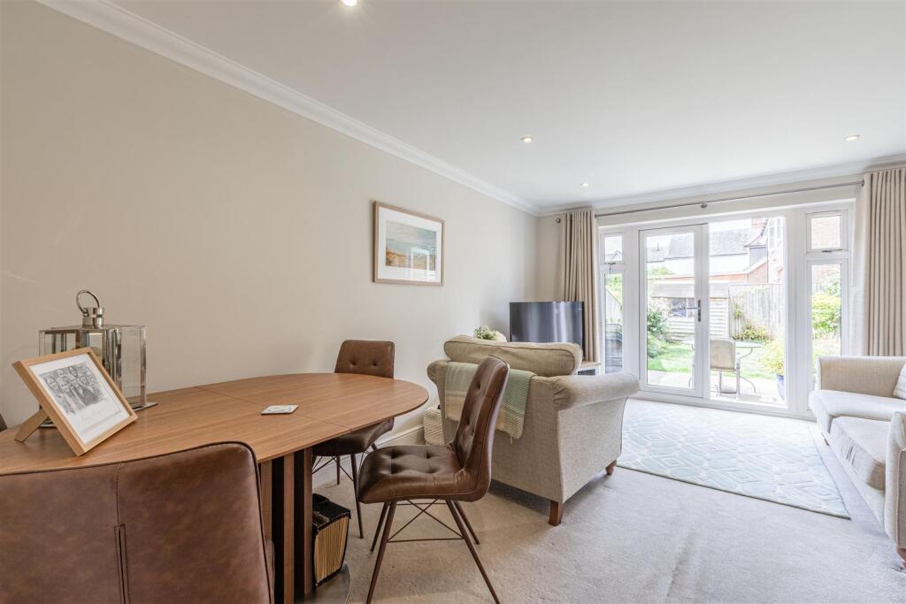 2 Kings Terrace, KT14 7AP - 9.jpg