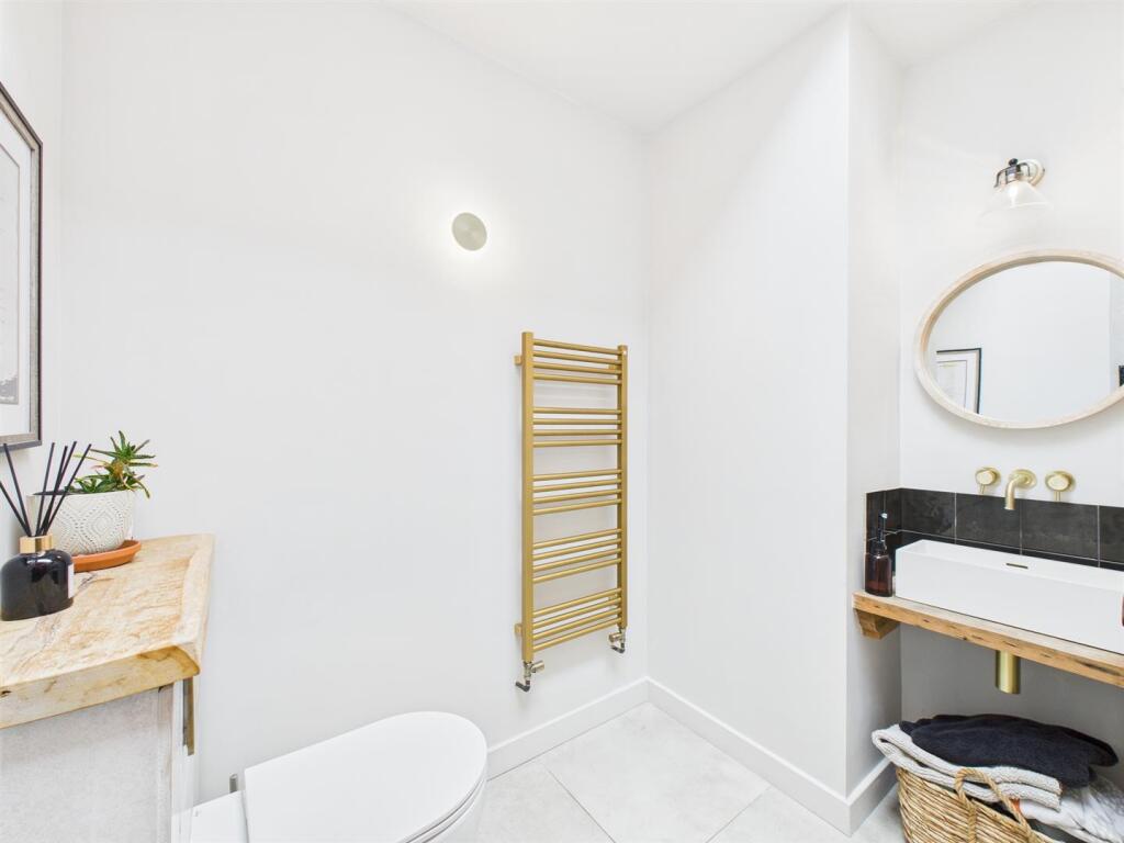 Well-Appointed Shower Room