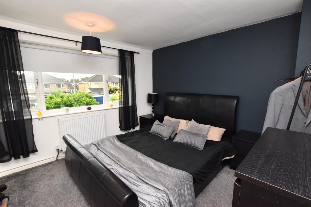 BEDROOM 1 (FRONT)