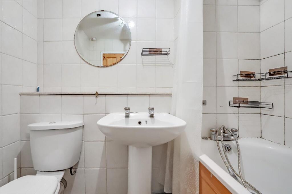 06-26f7JHPropWpen - 44 Ashurst Close - 16.JPG