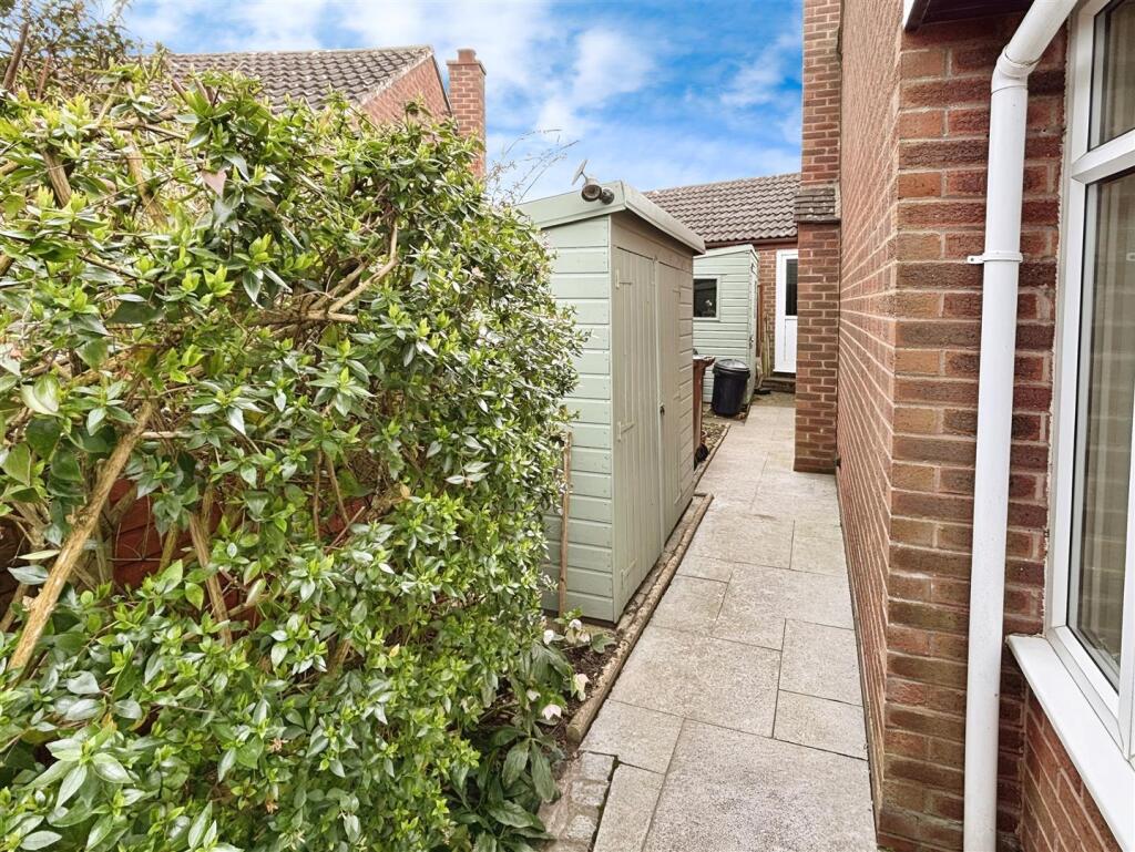 Rear Access to Shed and Garages