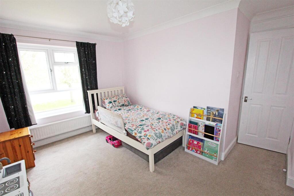 IMG_5063 bed2.jpg