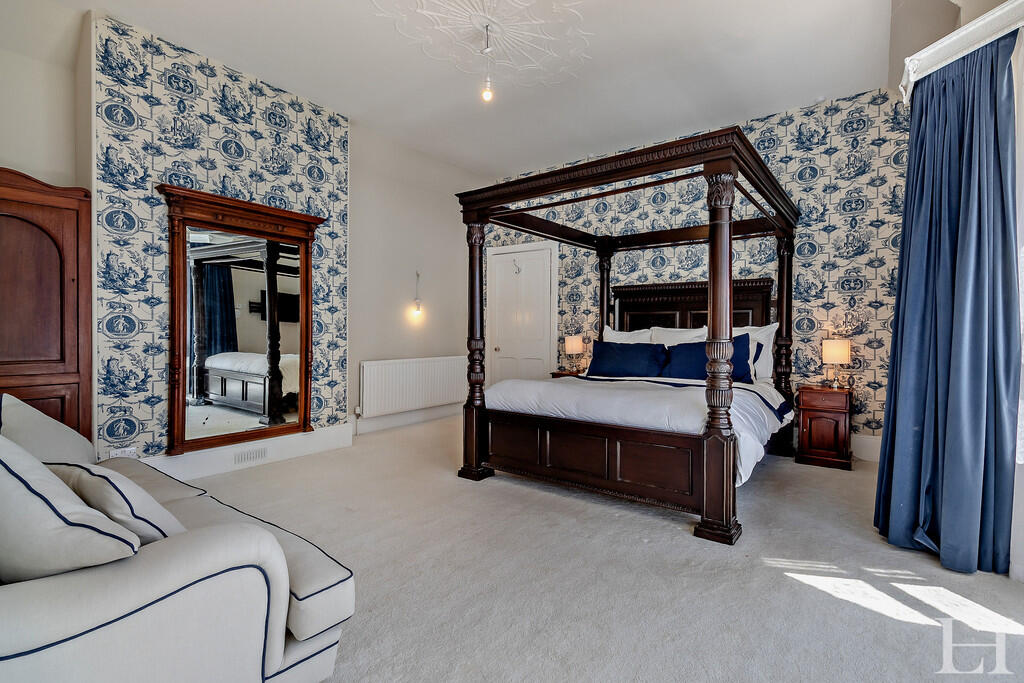 8635654-interiorW...